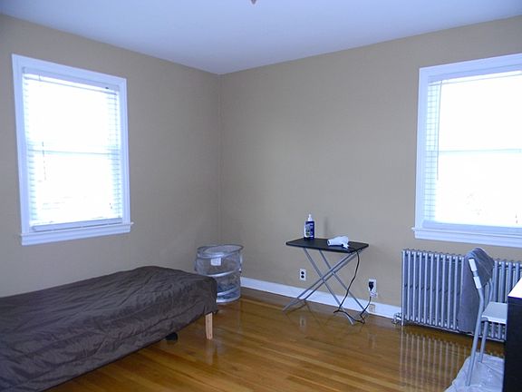 3rd image of 28 Wolfle St