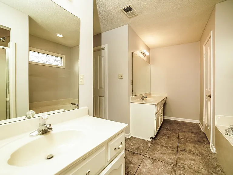 5618 Heather View Dr — Photo 11