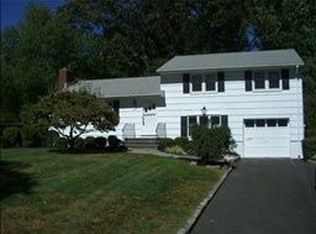 322 Old Tote Rd, Mountainside, NJ 07092