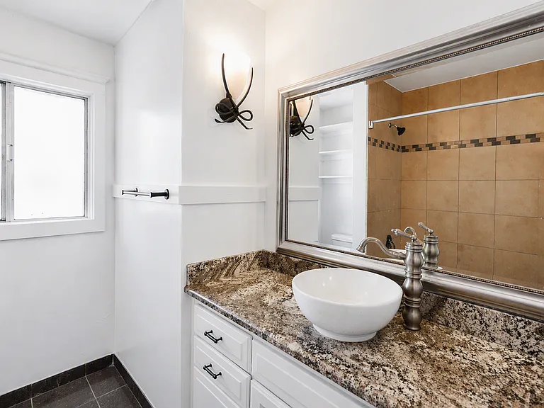 719 Esther Way — Photo 21