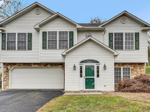 1619 Bush Farm Dr, Vinton, VA 24179