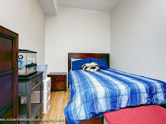 5th image of 826 W Newport Ave #2