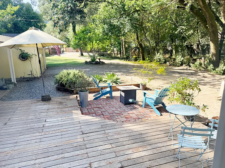 Crescent Dr — Photo 2