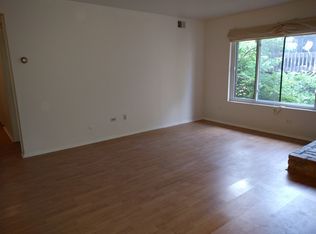 6145 Knollwood Dr #202, Willowbrook, IL 60527