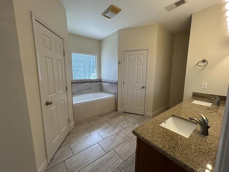 23983 Terrace Ave — Photo 13
