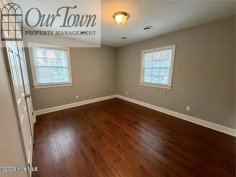 1711 Meadowbrook Ln W — Photo 8
