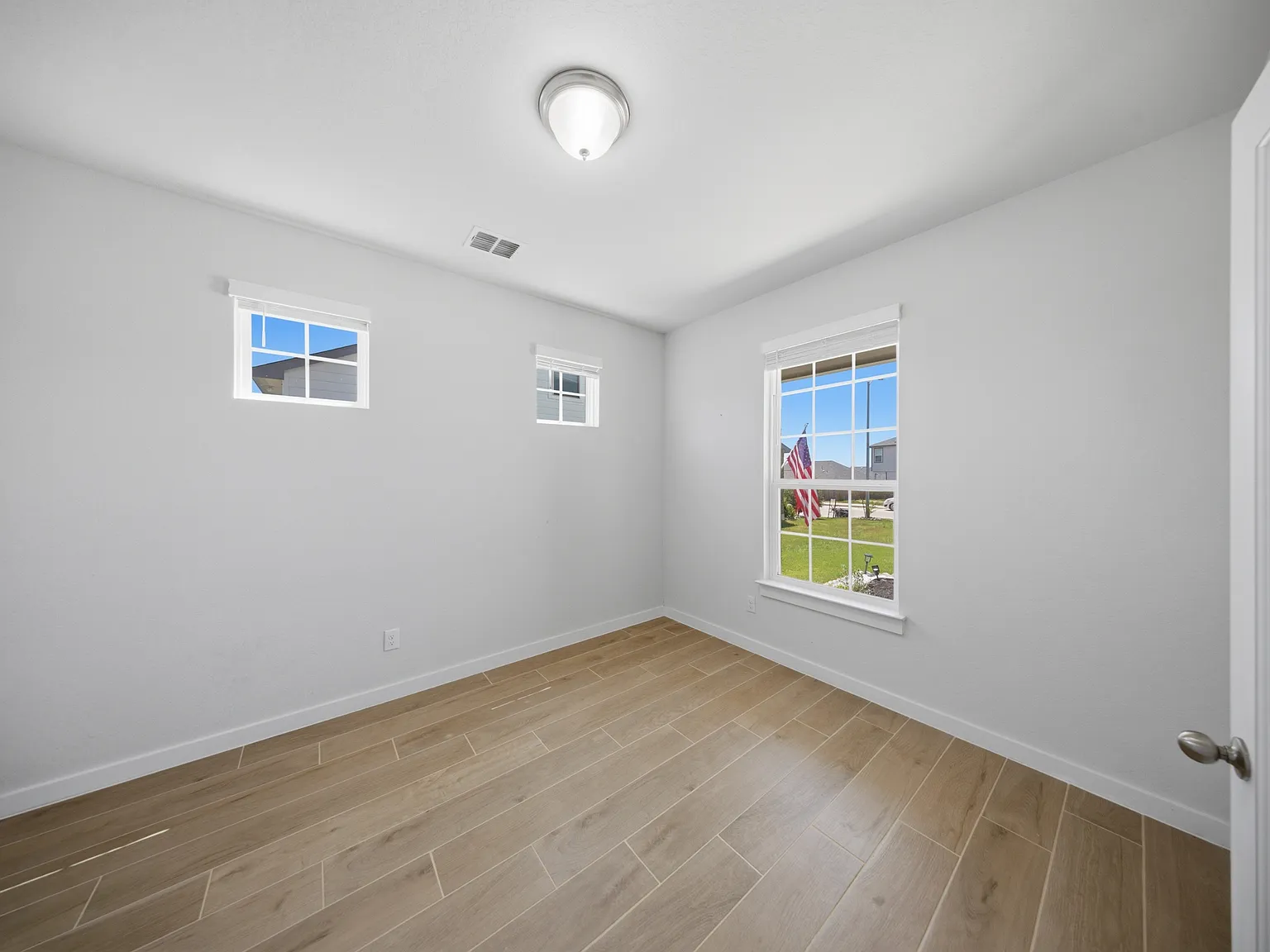 4 bed, 2.5 bath, 2612 sqft, $2,500 — Photo 4