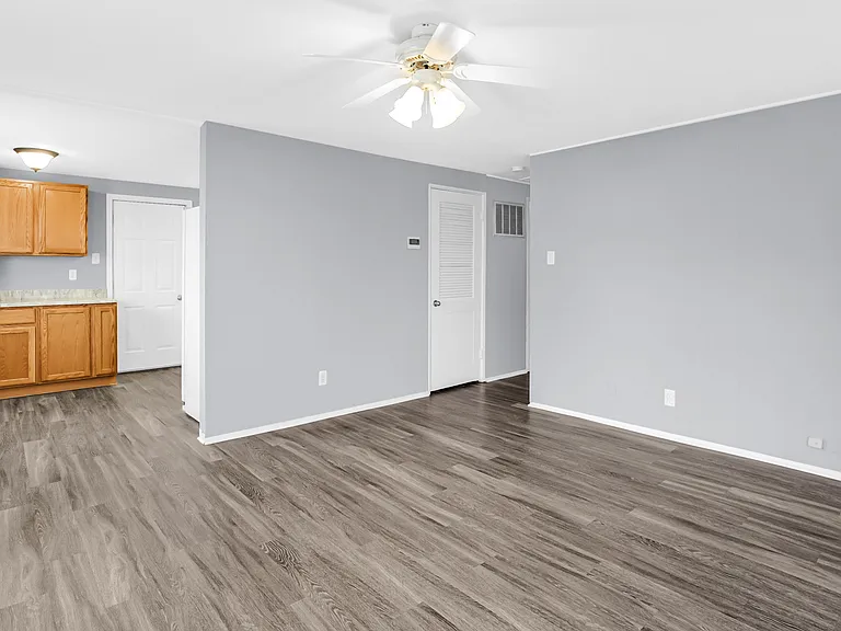 7606 Golfway Ct — Photo 2