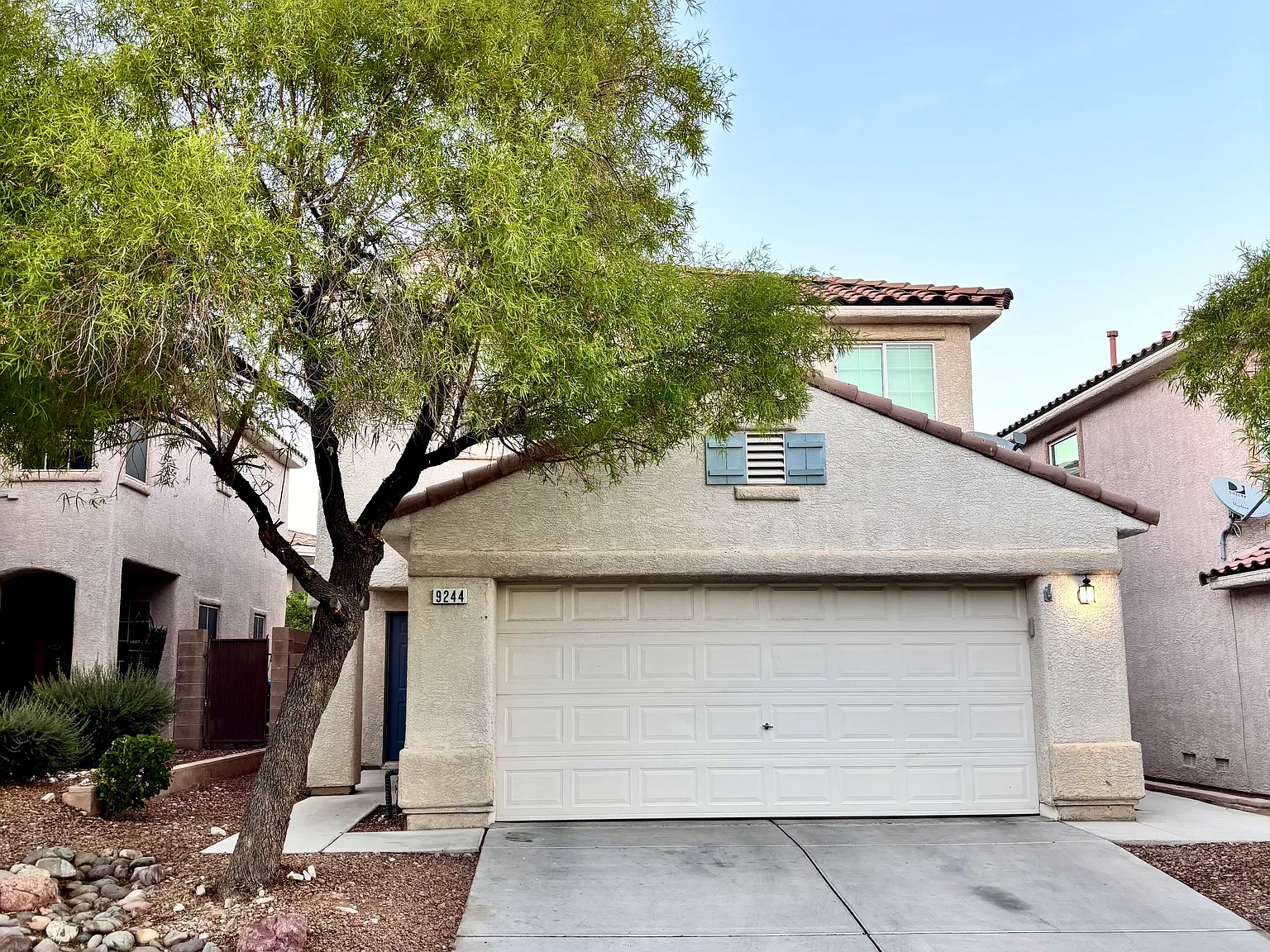 3 bed, 2.5 bath, 1723 sqft, $2,100 — Photo 1