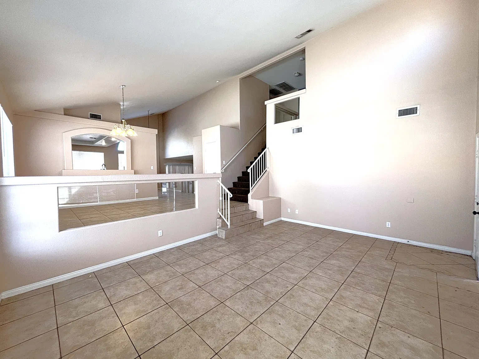 4 bed, 2213 sqft, $2,400 — Photo 3