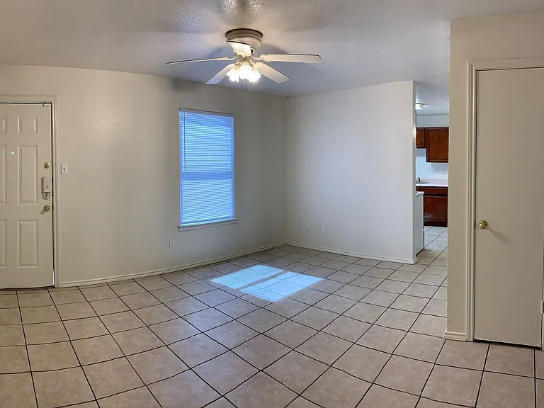 1708 Benttree Dr — Photo 7