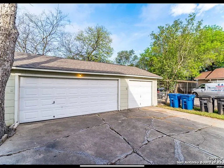 507 Exeter Rd — Photo 17