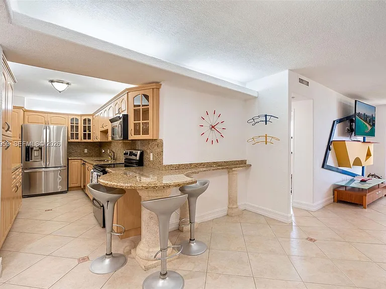 10185 Collins Ave #521 — Photo 9