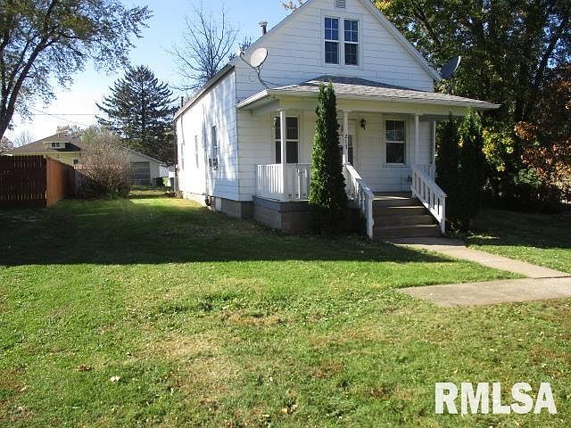 1st image of 217 N 2nd Ave
