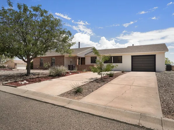 4980 Zirconia Dr NE, Rio Rancho, NM 87124