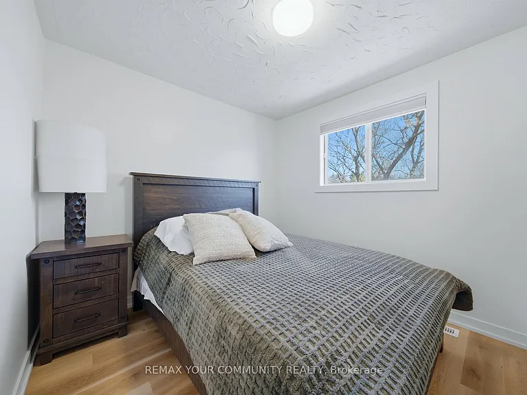 150 Connaught Cres — Photo 36