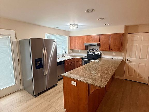 5th image of 870 Spurlock St