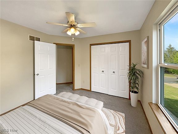 4th image of 643 Jamestown Pl