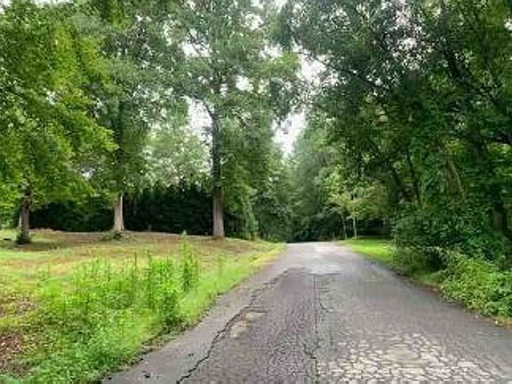 Exterior Neighborhood (street photo)