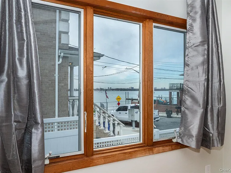 10 Pell Pl — Photo 5