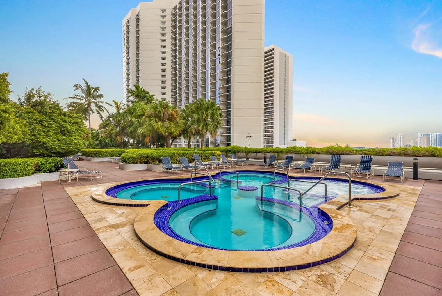 1 bed, 1.0 bath, 979 sqft, $3,399 — Photo 4