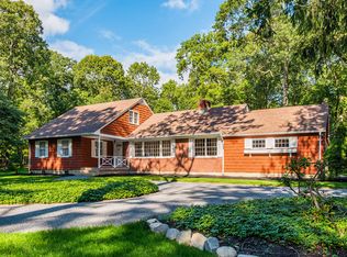 7 Broad Path, Lloyd Harbor, NY 11743