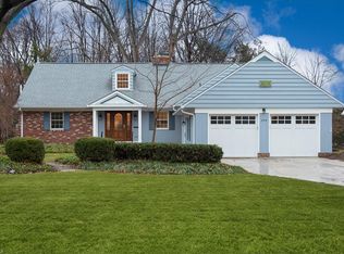 399 Apple Blossom Ln, Bay Village, OH