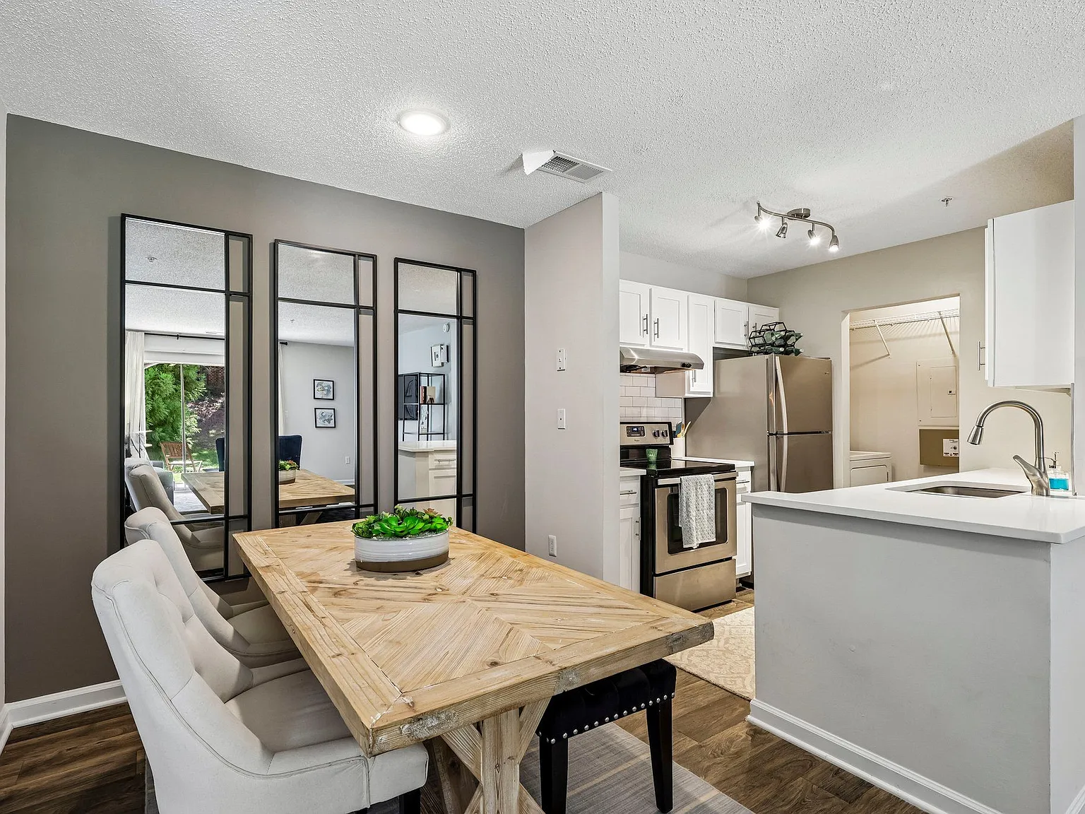 Palmetto Place — Photo 3