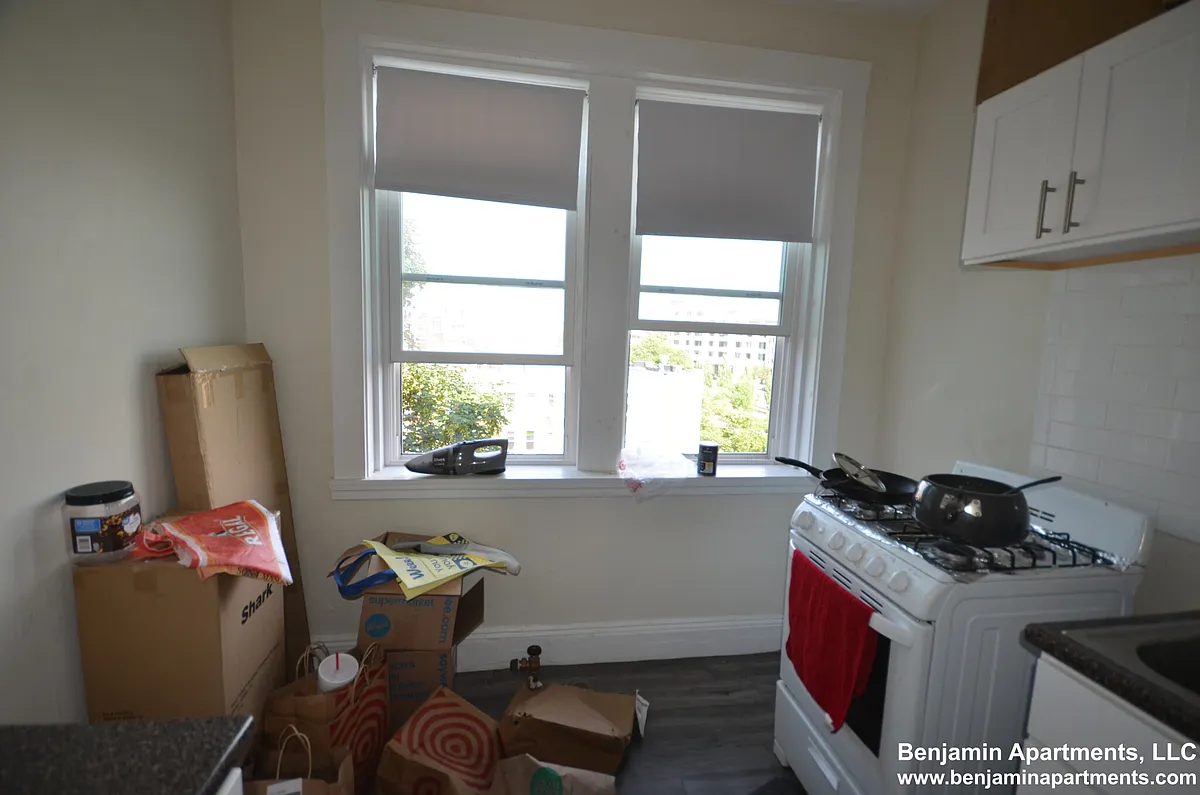 Building Photo - 1687 Commonwealth Ave #27