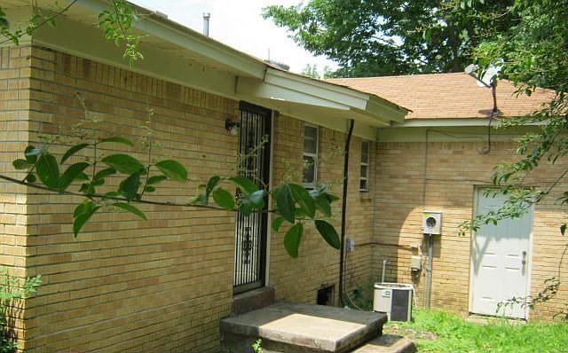 2nd image of 5716 Logan Cres