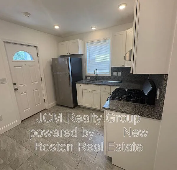 217 Washington St #3R — Photo 2