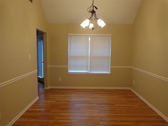 3rd image of 50 Emerald Dr