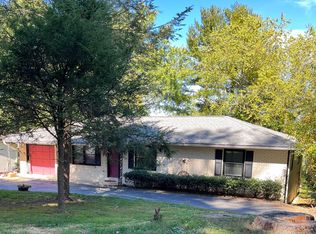 67 Underhill Rd, Hendersonville, NC 28792