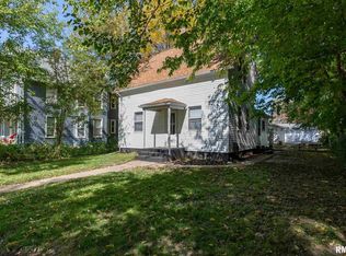 921 14th Ave, Moline, IL 61265