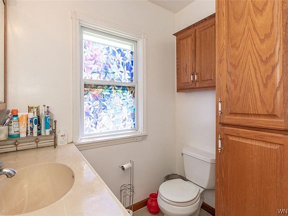 5th image of 49 Marjorie Dr