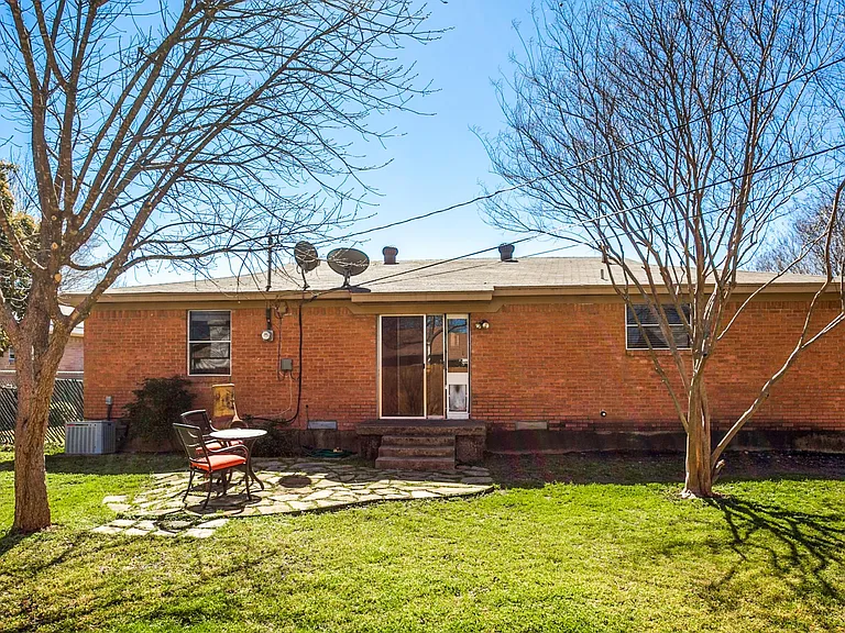 512 Vernet St — Photo 15