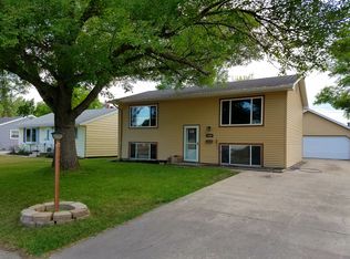 1209 21st St S, Fargo, ND 58103