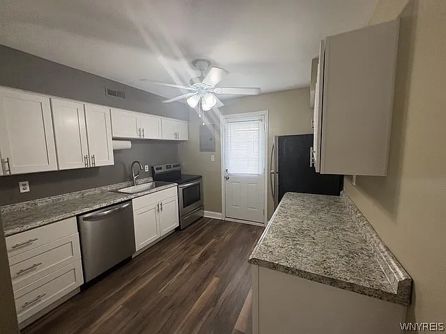 3 bed, 1.0 bath, 1125 sqft, $1,850 — Photo 2