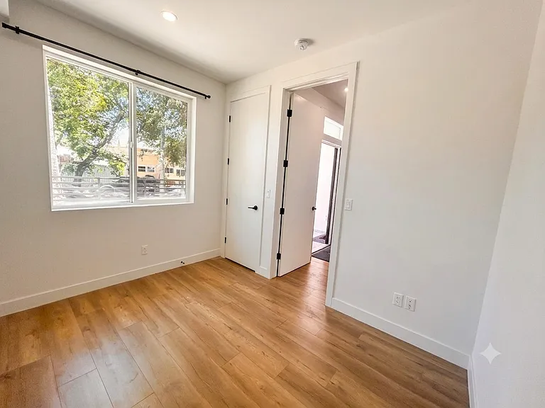 161 S Hoover St #B — Photo 16