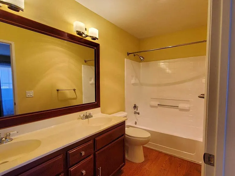 7320 Balboa Blvd #123 — Photo 18