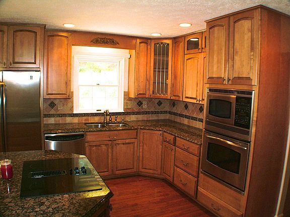 Gourmet Kitchen w/Granite