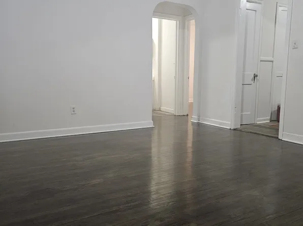 122 N Walnut St, Chaska, MN 55318