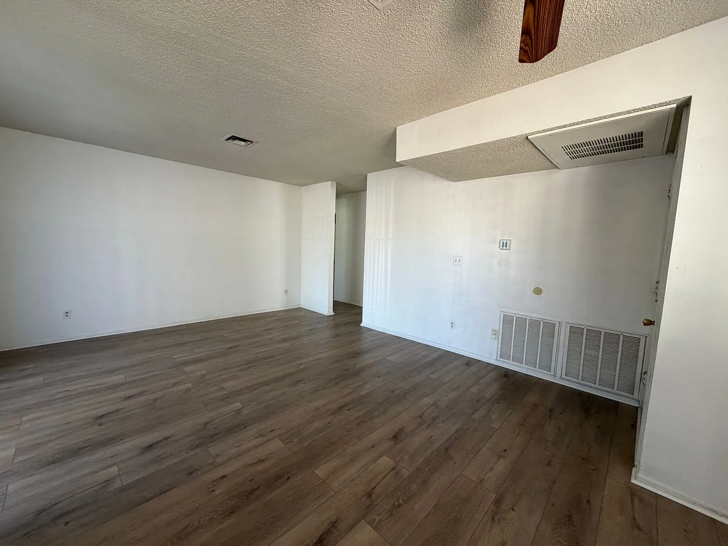 2 Bedroom condo near Tropicana and Rainbow — Photo 3