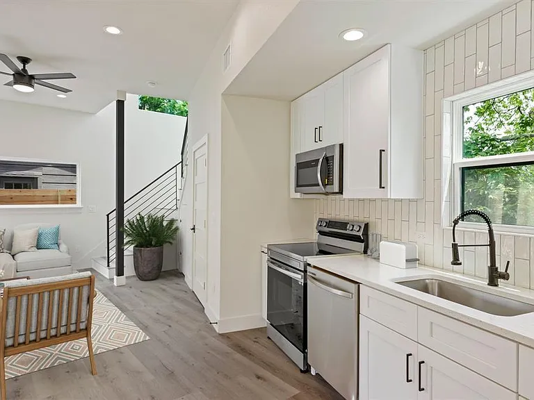 8507 Hathaway Dr #B — Photo 8