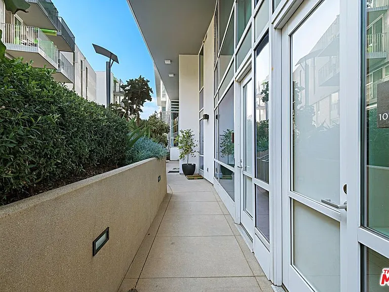 1705 Ocean Ave #107 — Photo 3
