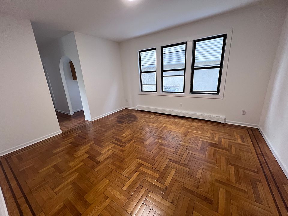 1st image of 441 Victory Blvd #4