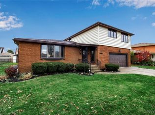 30 Sunrise Dr, Buffalo, NY 14219