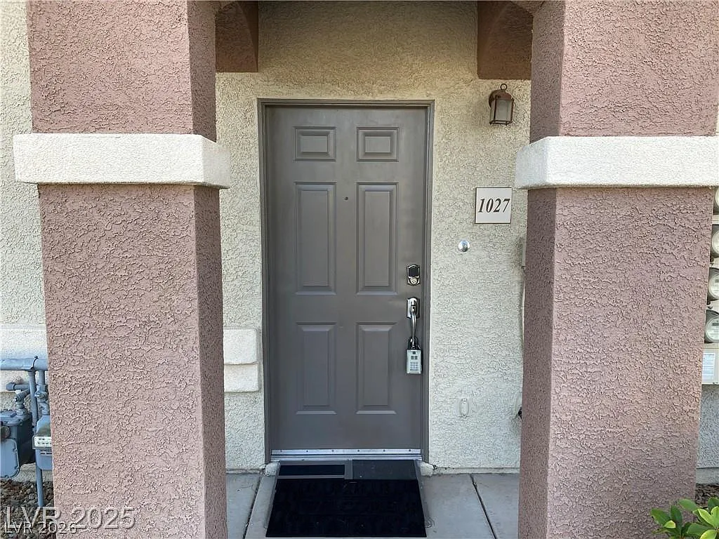 2 bed, 2.0 bath, 892 sqft, $1,495 — Photo 2