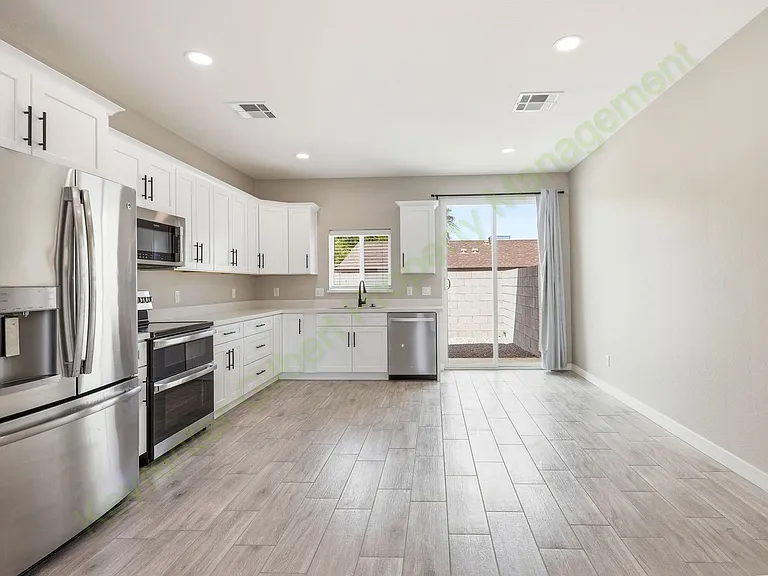 511 E 8th Ave #102 — Photo 11