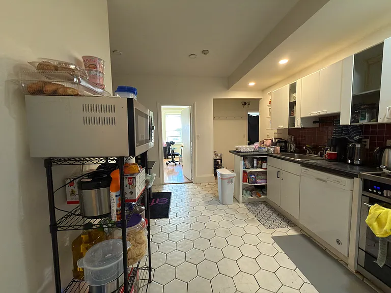 56 Park Vale Ave #9A — Photo 4